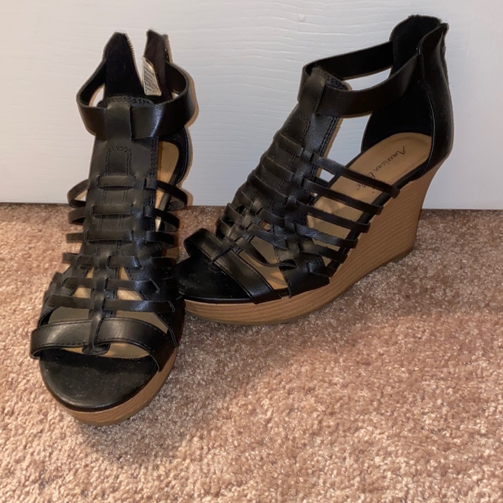Black Wedges